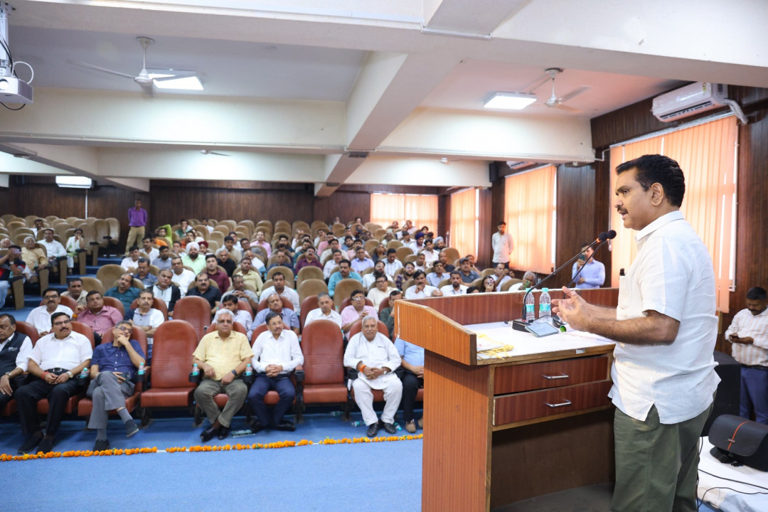 Sharing the inspiring moments with Hon'ble Mr. Asim Arun (IPS), Minister of State, U.P. 